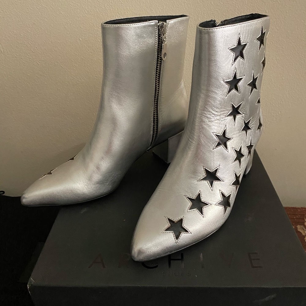 NWT Archive Silver Ankle Boots with Stars Size 6.5